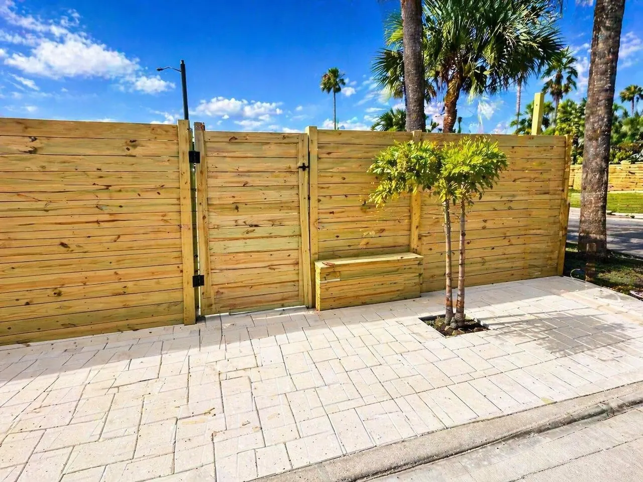 Fence detail — Fort Lauderdale, FL installation