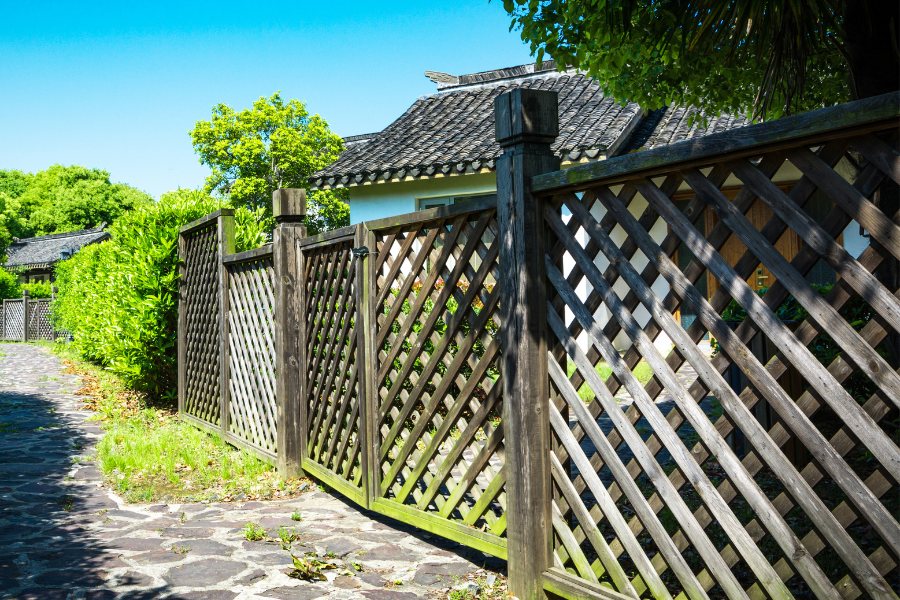 What Is the Best Fence for a Backyard in Florida